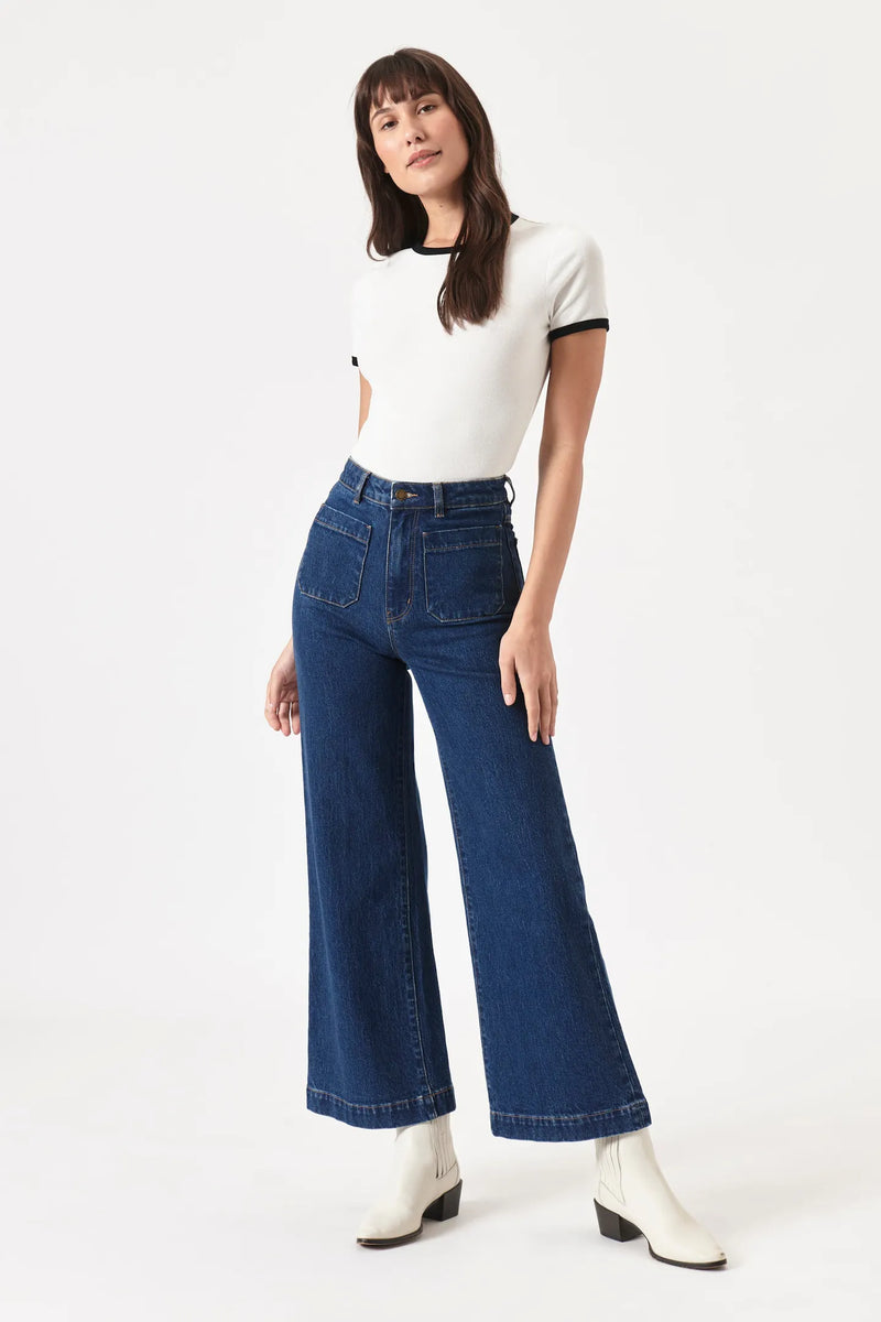 Blue jeans with front pockets