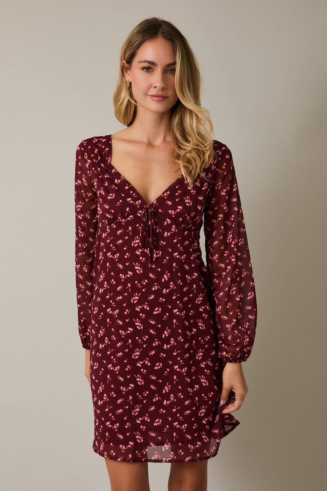 V-NECK LONG SLEEVE BACK SMOCKING FLORAL MINI DRESS