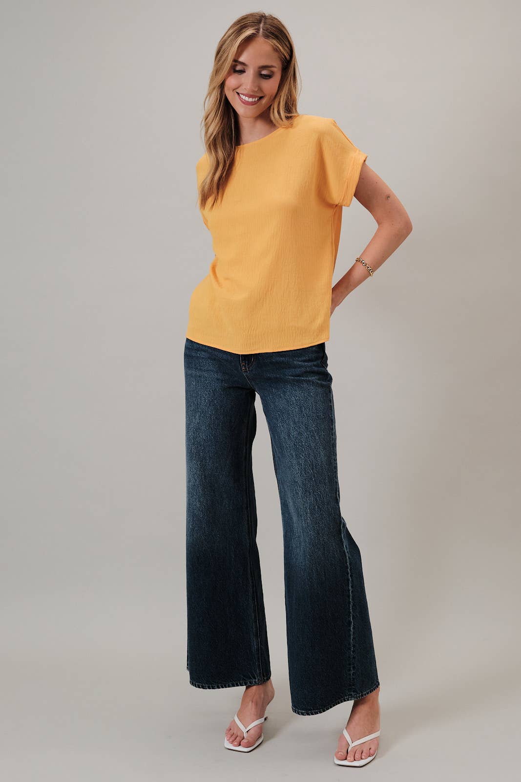 Short Roll-up Sleeve Top