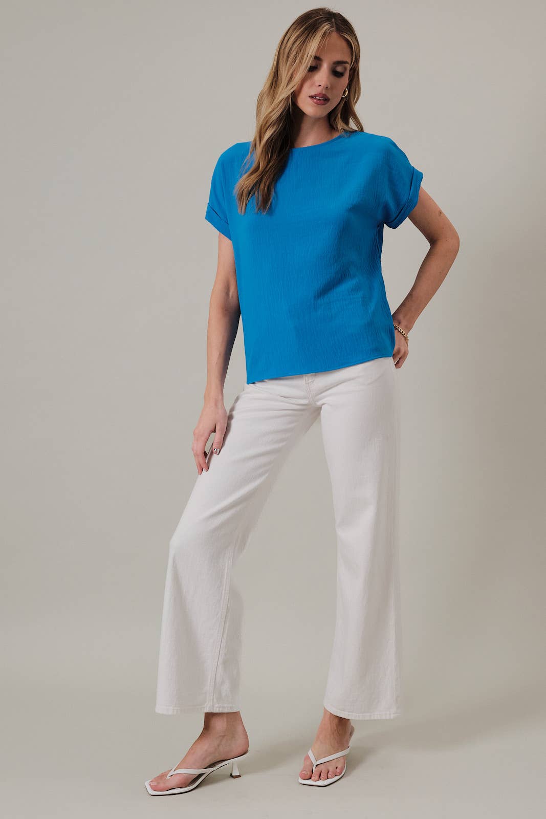 Short Roll-up Sleeve Top