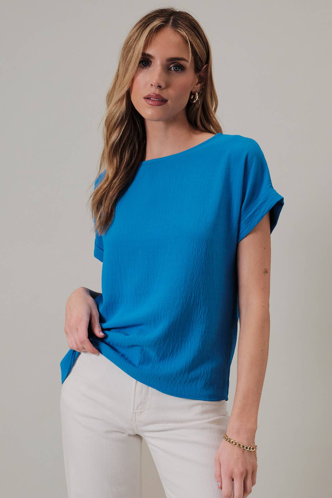 Short Roll-up Sleeve Top