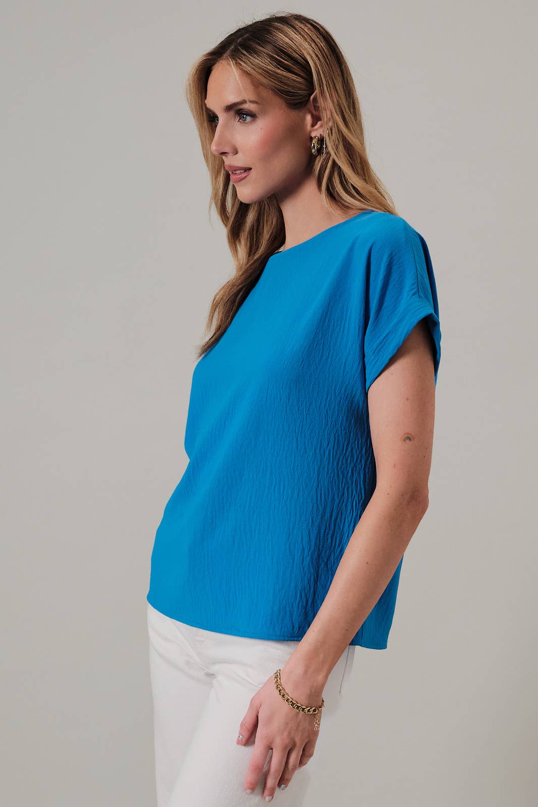 Short Roll-up Sleeve Top