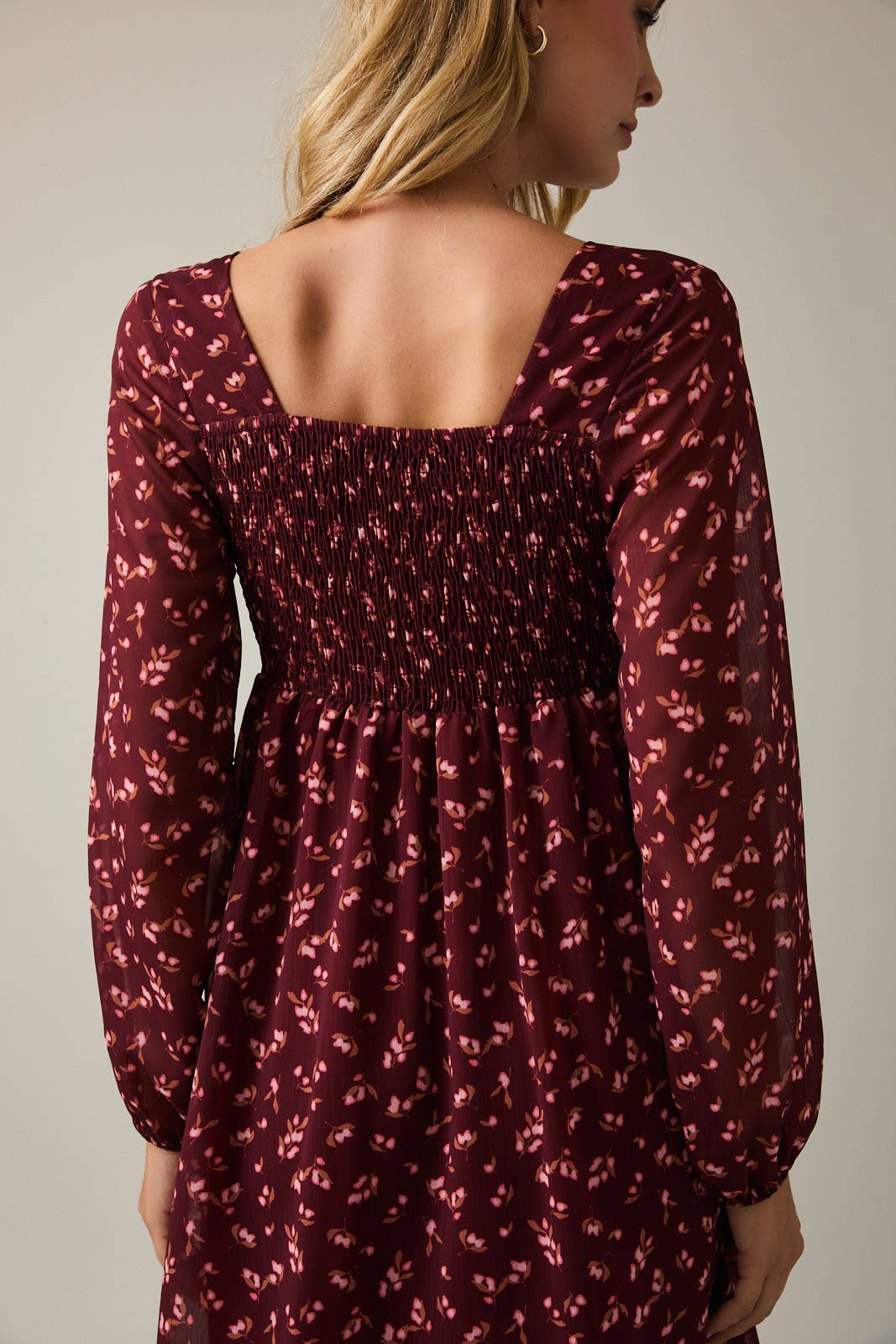 V-NECK LONG SLEEVE BACK SMOCKING FLORAL MINI DRESS