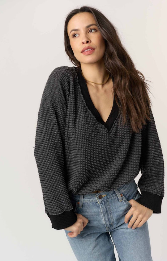 The JUSTINA BRUSHED THERMAL V-NECK PULLOVER