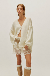 Free People Meet In The Middle