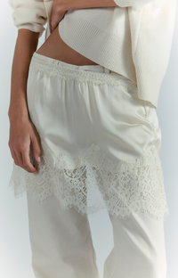 Free People Meet In The Middle