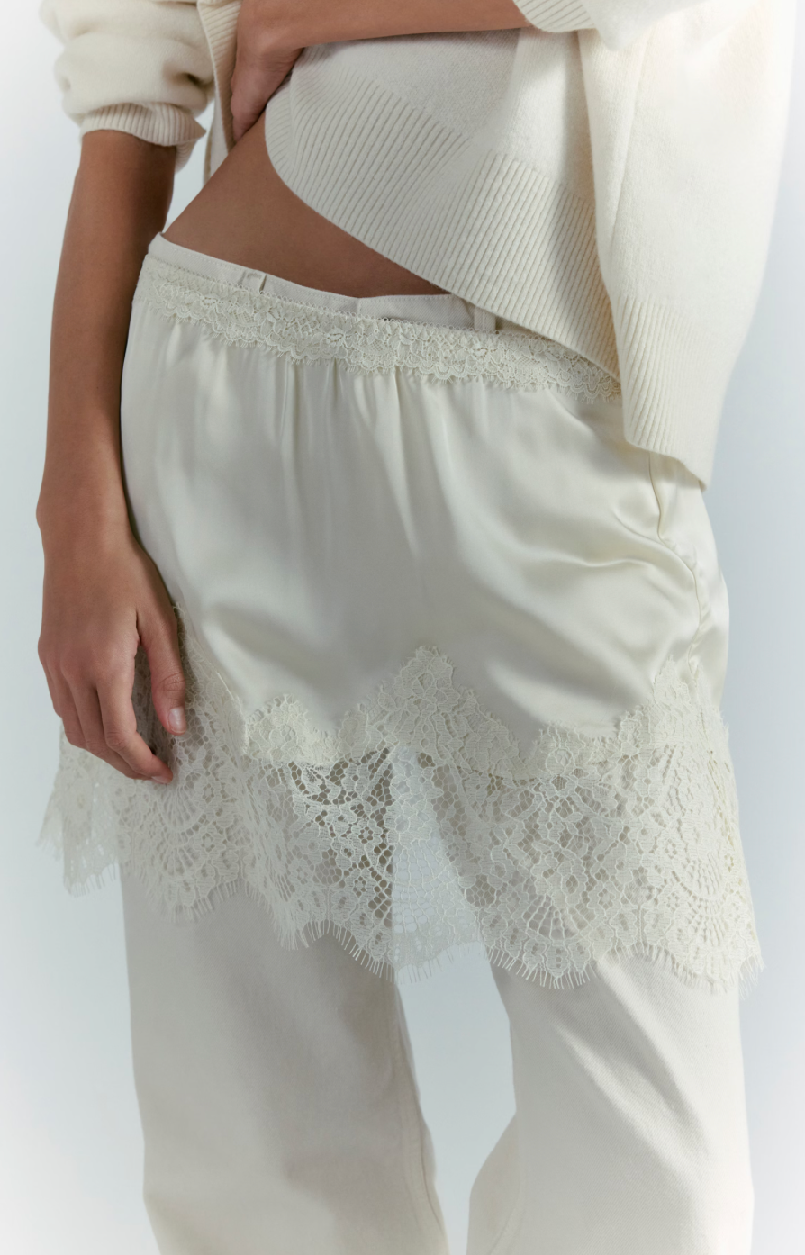 Free People Meet In The Middle