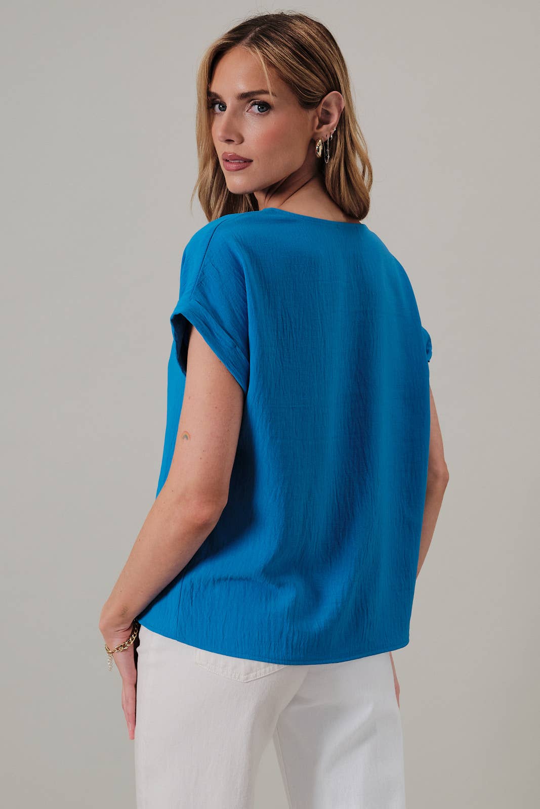 Short Roll-up Sleeve Top