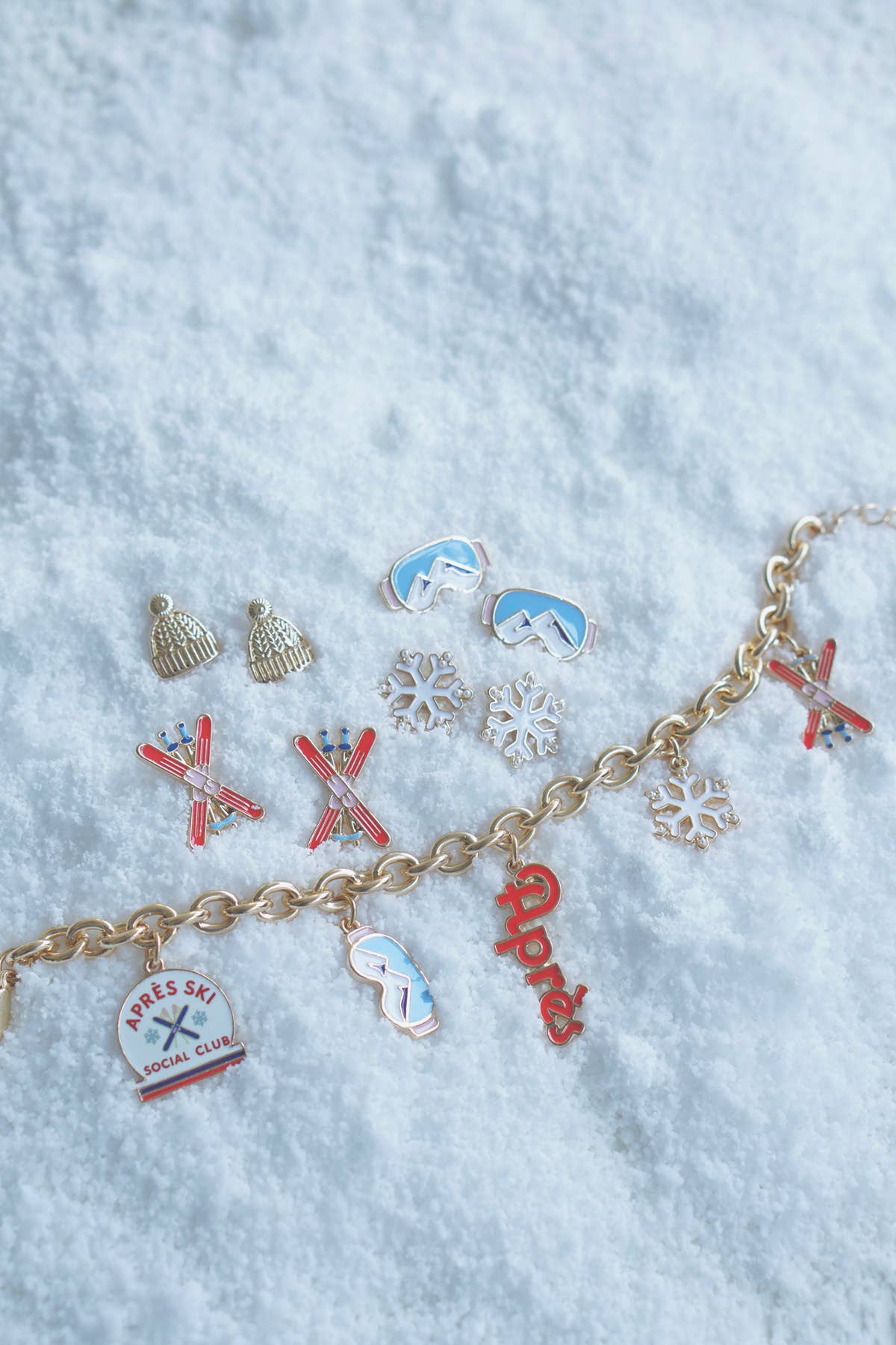 Apres Ski Charm Bracelet in Shiny Gold