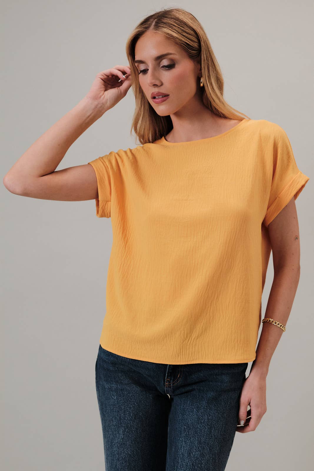 Short Roll-up Sleeve Top