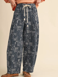 Bandana Print Pleated Barrel Pants