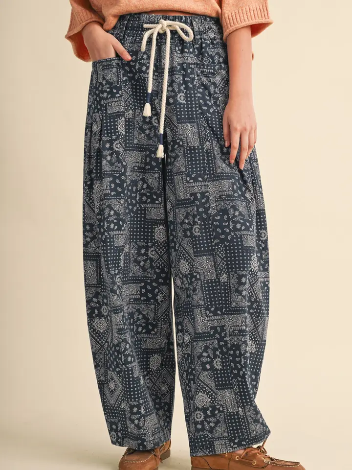 Bandana Print Pleated Barrel Pants